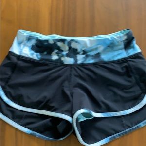 Lululemon speed shorts black w/ multi blue band 2